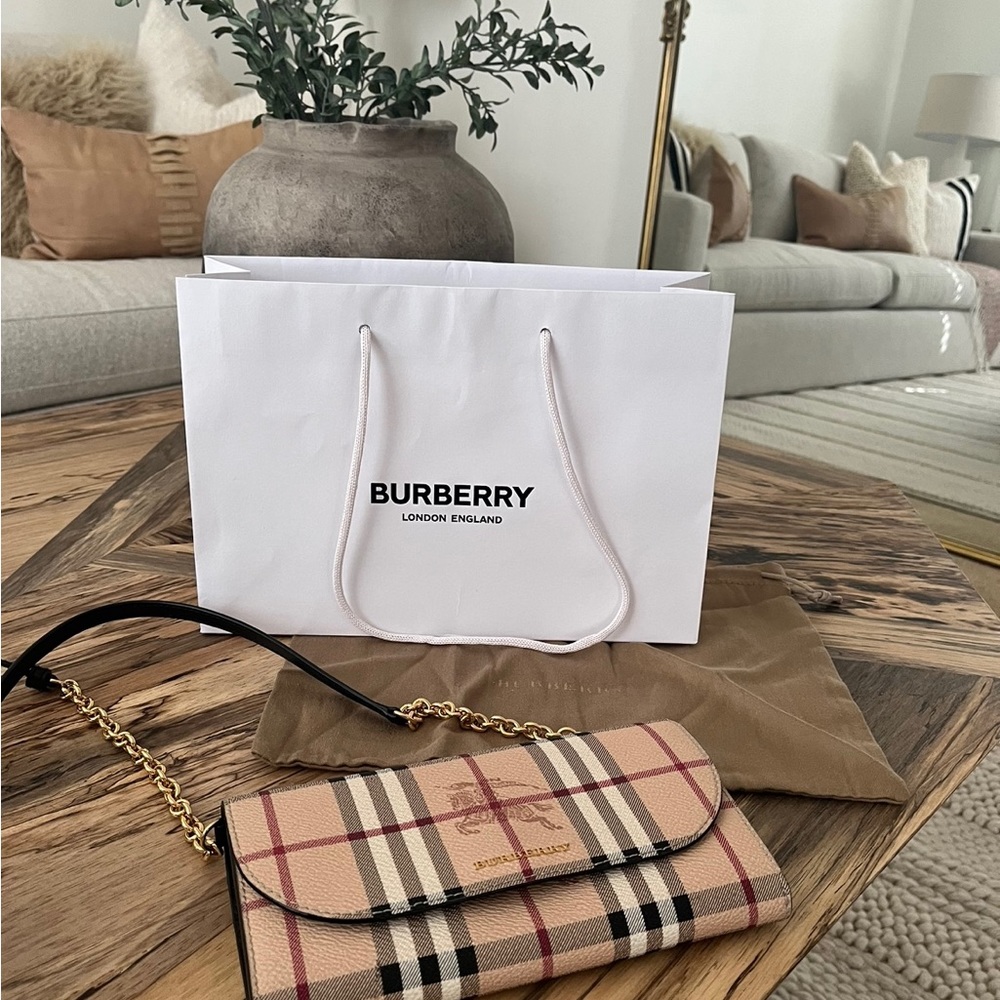 Burberry shoulder wallet on a chain
